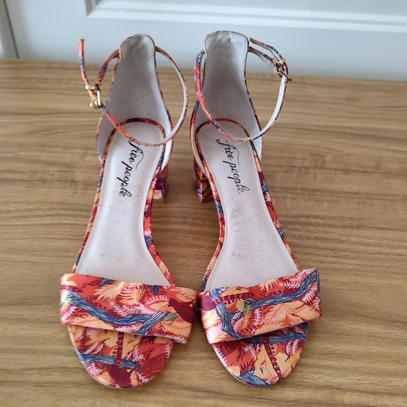 👠👠Host Pick 2X👠👠 Free People Patterned Fabric Block Heel Sandals - Picture 6 of 7